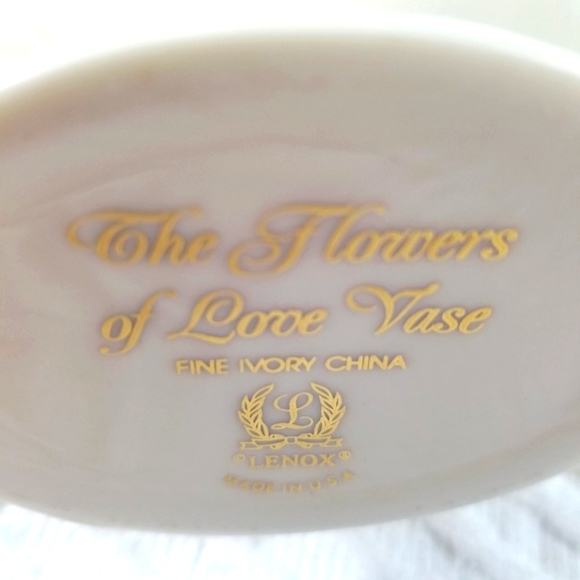 LENOX FLOWERS OF LOVE VASE - Picture 3 of 4